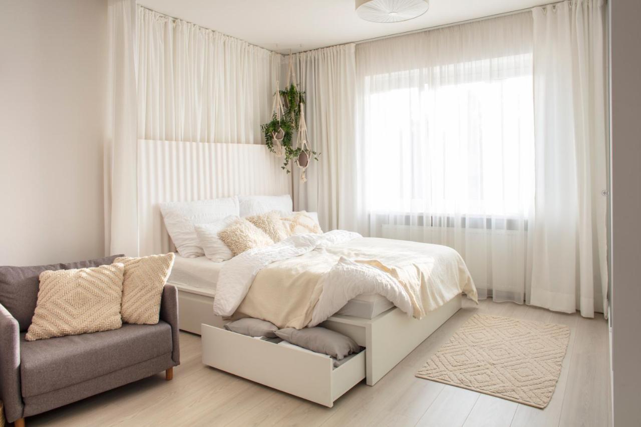 Light Room By Zoom Apartments Bratislava Bagian luar foto